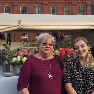 Meet your Posher, Brenda
